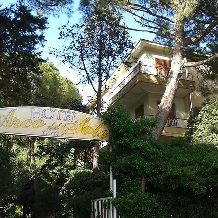 Hotel Arco Del Sole Lavagna Exterior photo