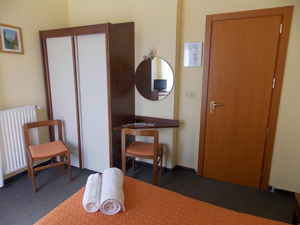 Hotel Arco Del Sole Lavagna Room photo