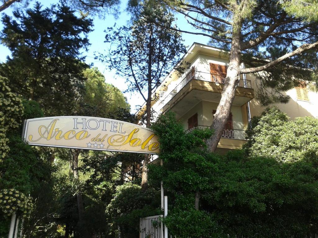 Hotel Arco Del Sole Lavagna Exterior photo